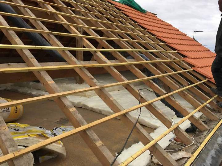 Pose de tuiles à Availles-en-Châtellerault